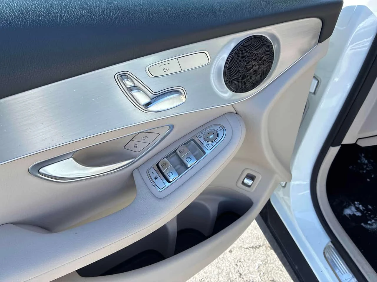 Mercedes-Benz GLC 300  * CARFAX * Дистроник * Подгрев * , снимка 11 - Автомобили и джипове - 54037073