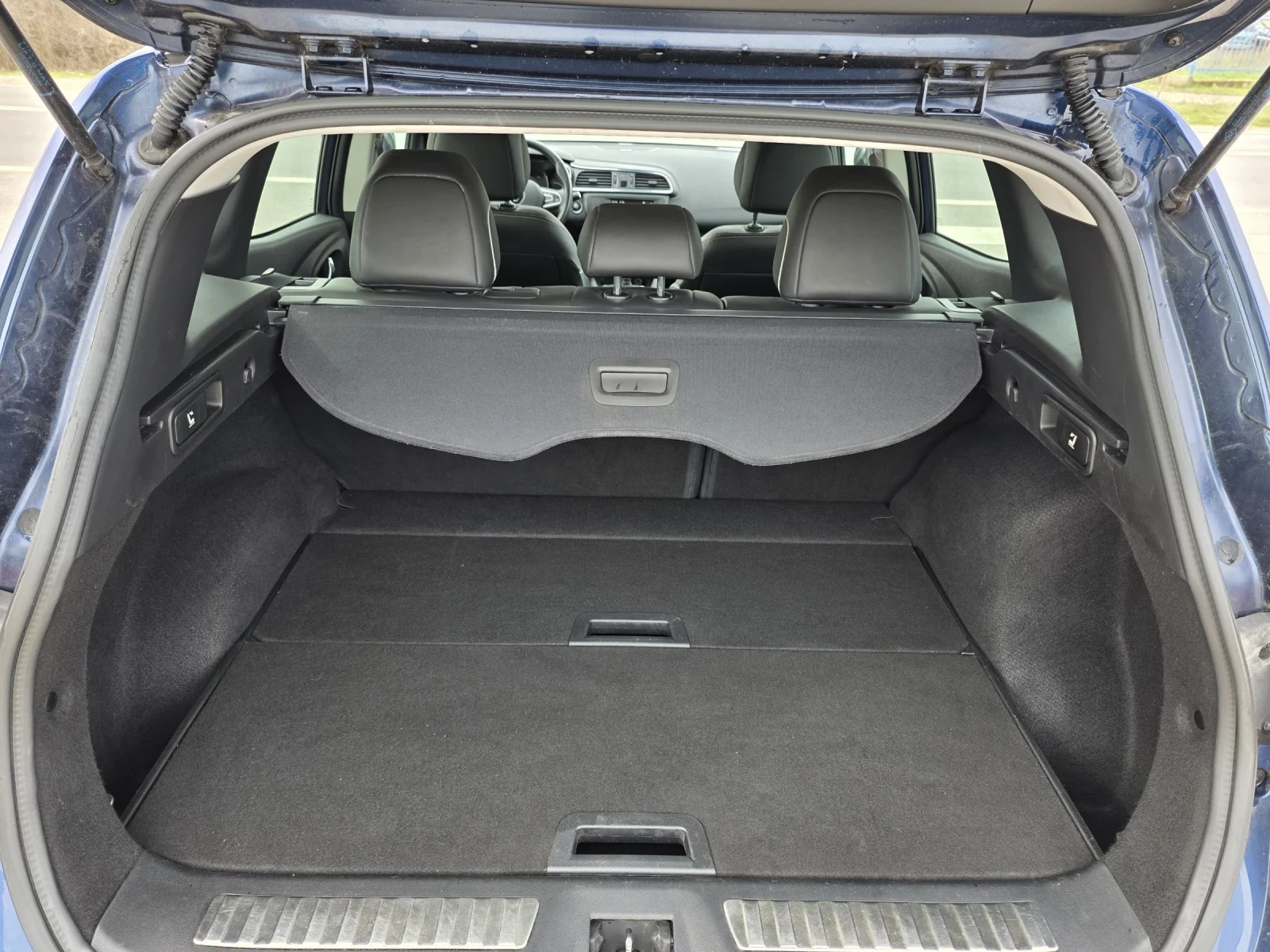 Renault Kadjar 1.6DCI 4X4 BOSE, снимка 14 - Автомобили и джипове - 54115560