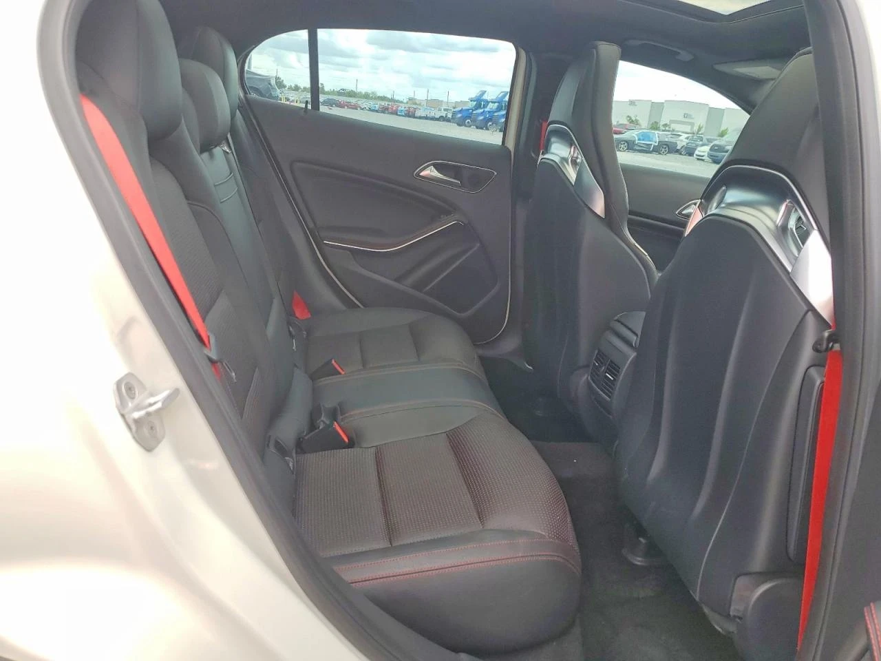 Mercedes-Benz GLA 45 AMG 4MATIC CARBON BUCKET PANO, снимка 7 - Автомобили и джипове - 54493939