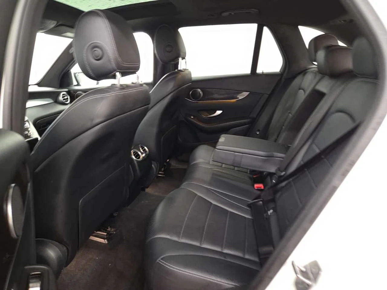 Mercedes-Benz GLC 300 4MATIC/ПАНОРАМА/ПРЕДСТАВИТЕЛСТВО НА MERCEDES, снимка 12 - Автомобили и джипове - 54680930
