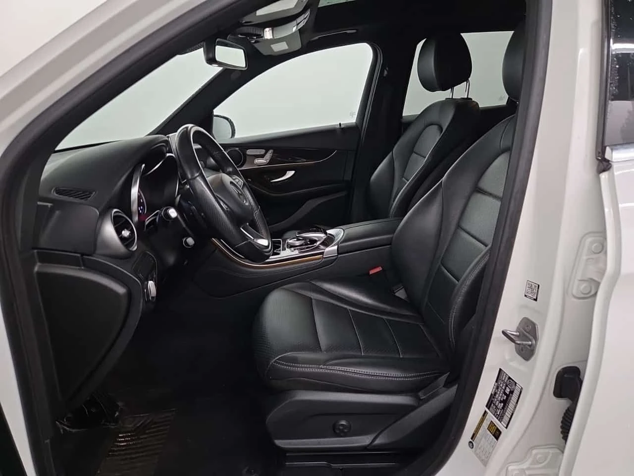 Mercedes-Benz GLC 300 4MATIC/ПАНОРАМА/ПРЕДСТАВИТЕЛСТВО НА MERCEDES, снимка 5 - Автомобили и джипове - 54680930