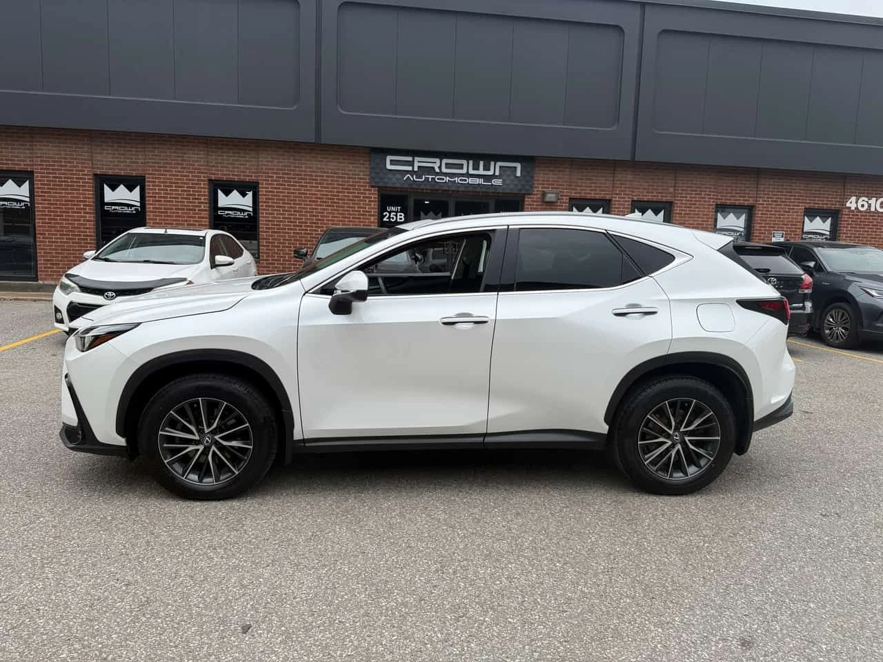 Lexus NX 350h * CARFAX * ОПЦИЯ ЗА ФИНАНСИРАНЕ, снимка 2 - Автомобили и джипове - 55684394
