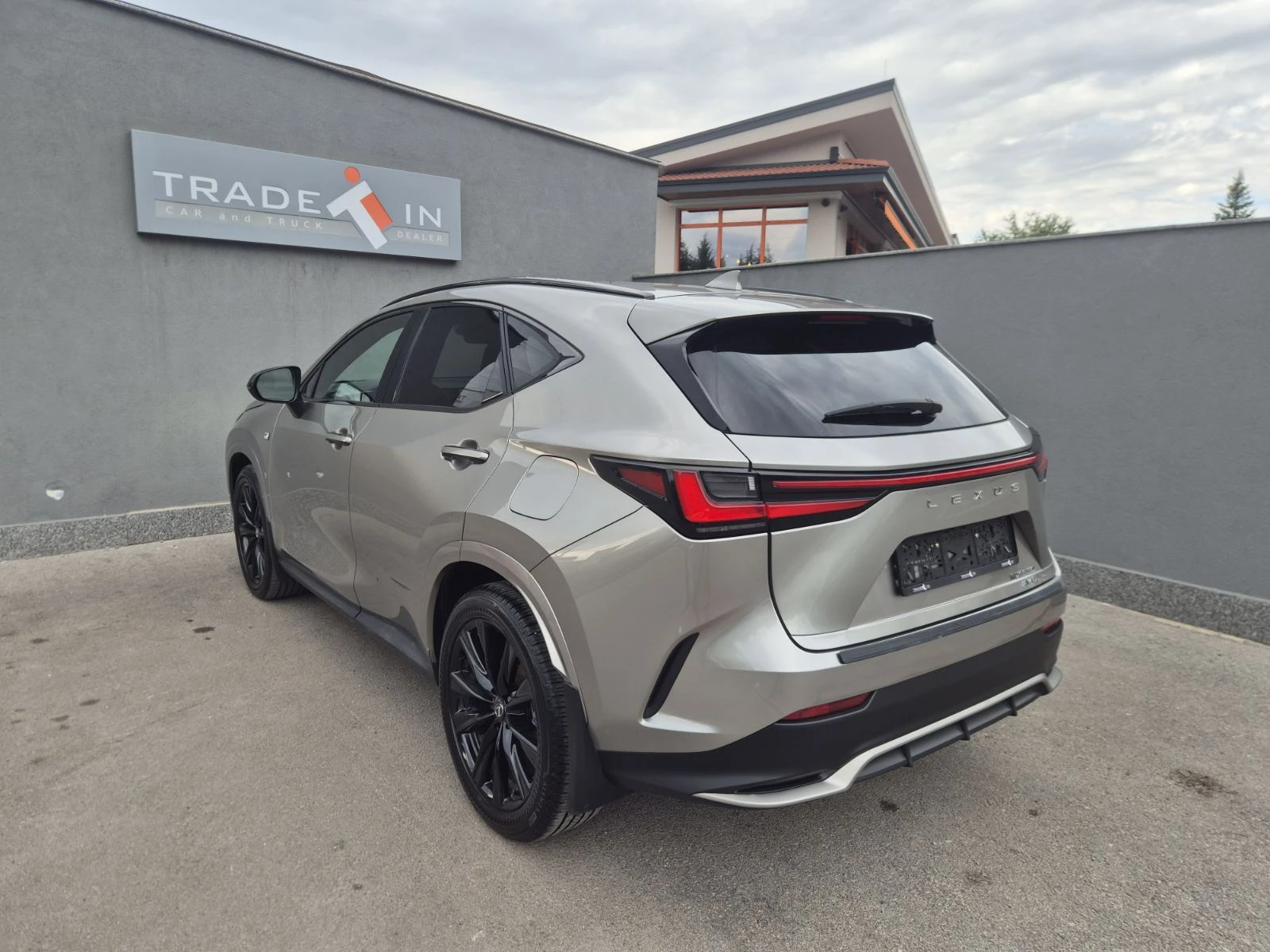 Lexus NX 350 F AWD, снимка 6 - Автомобили и джипове - 56205506
