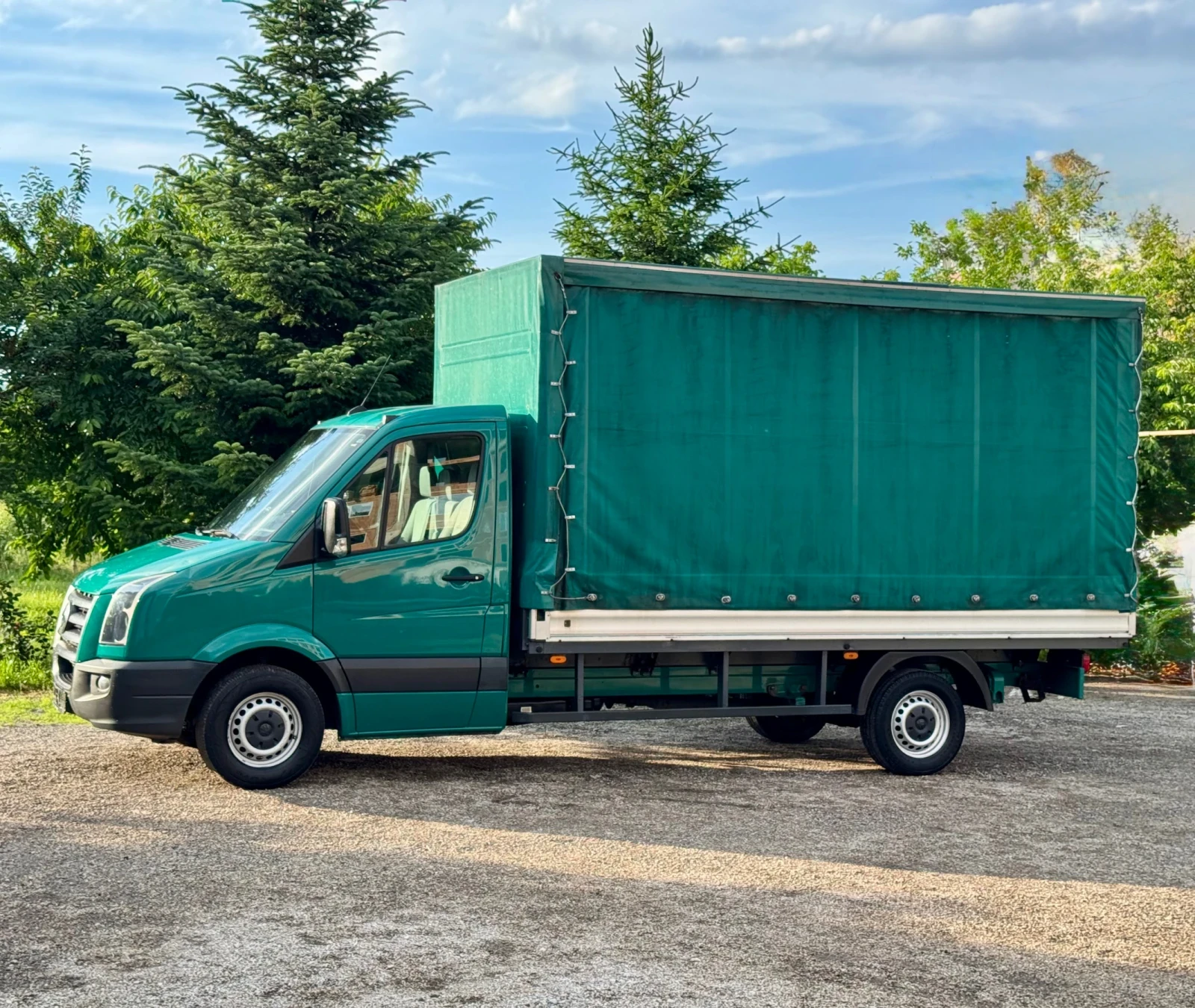 VW Crafter ЩОРА* КЛИМАТИК* НАВИГАЦИЯ* СЕРВИЗНИ ДОКУМЕНТИ, снимка 4 - Бусове и автобуси - 55942002