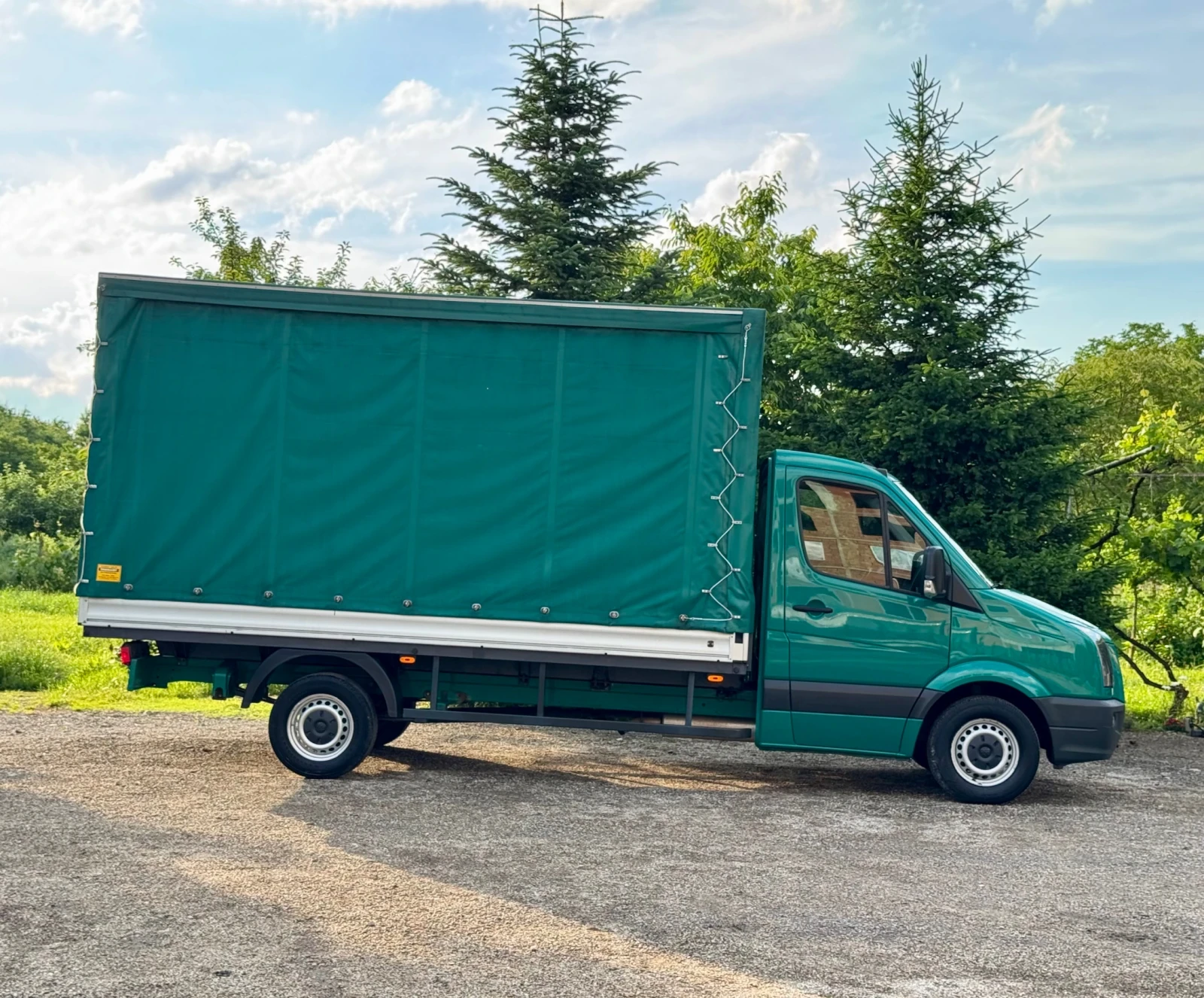 VW Crafter ЩОРА* КЛИМАТИК* НАВИГАЦИЯ* СЕРВИЗНИ ДОКУМЕНТИ, снимка 9 - Бусове и автобуси - 55942002