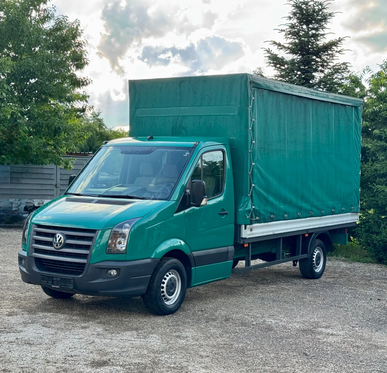 VW Crafter ЩОРА* КЛИМАТИК* НАВИГАЦИЯ* СЕРВИЗНИ ДОКУМЕНТИ, снимка 3 - Бусове и автобуси - 55942002