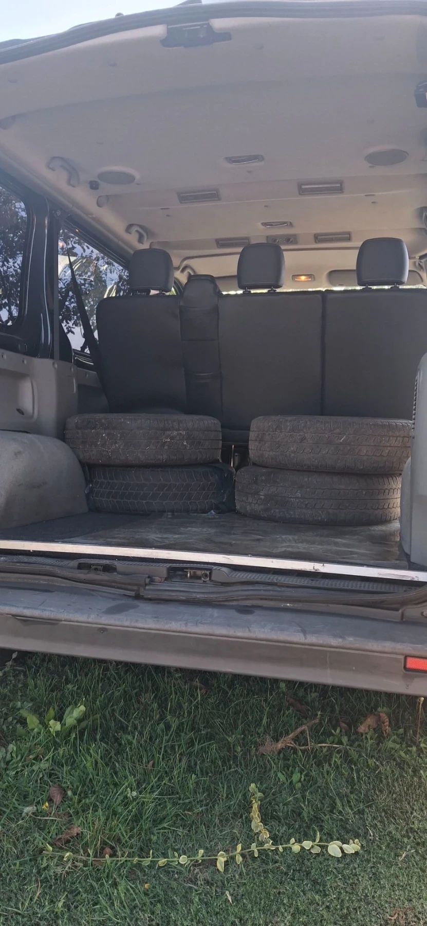 Opel Vivaro, снимка 13 - Бусове и автобуси - 56259524