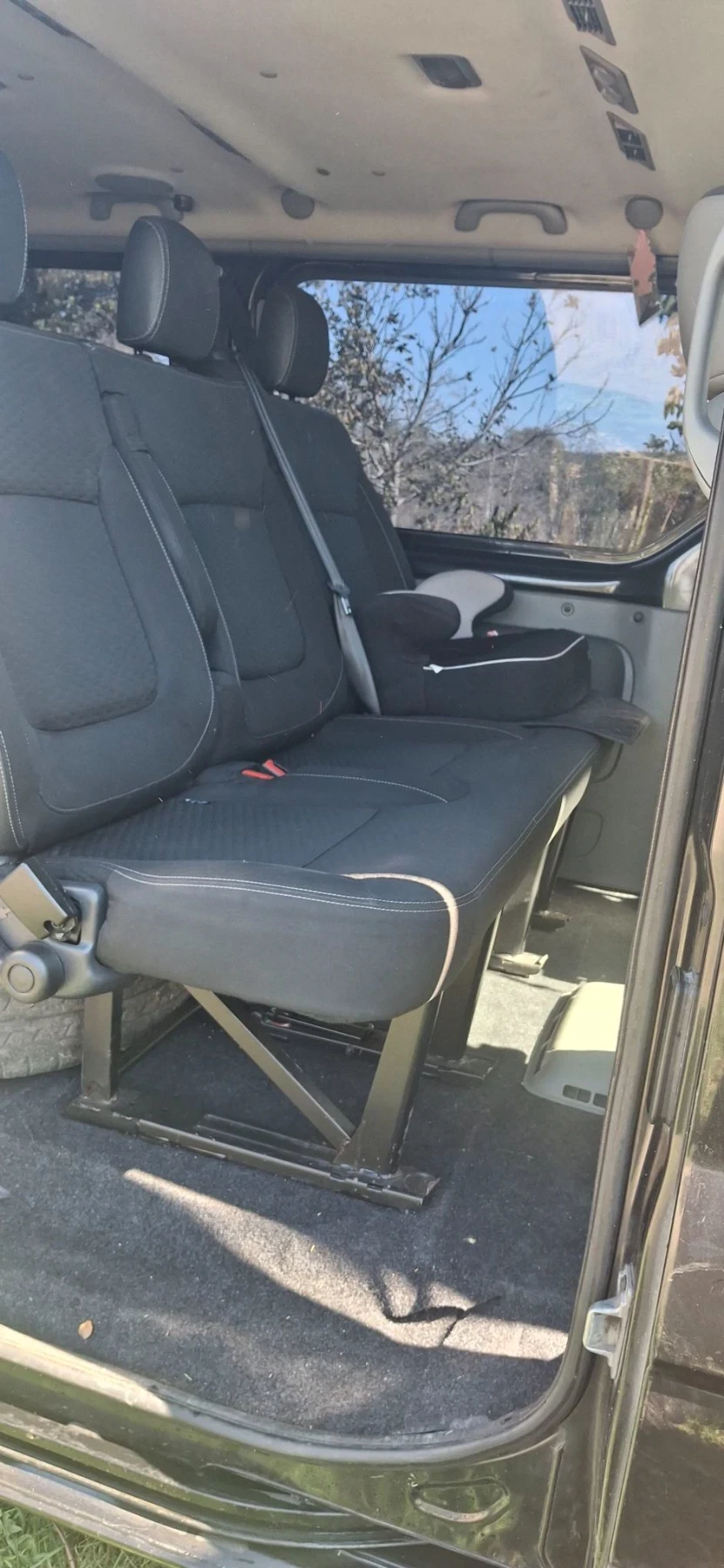 Opel Vivaro, снимка 12 - Бусове и автобуси - 56259524