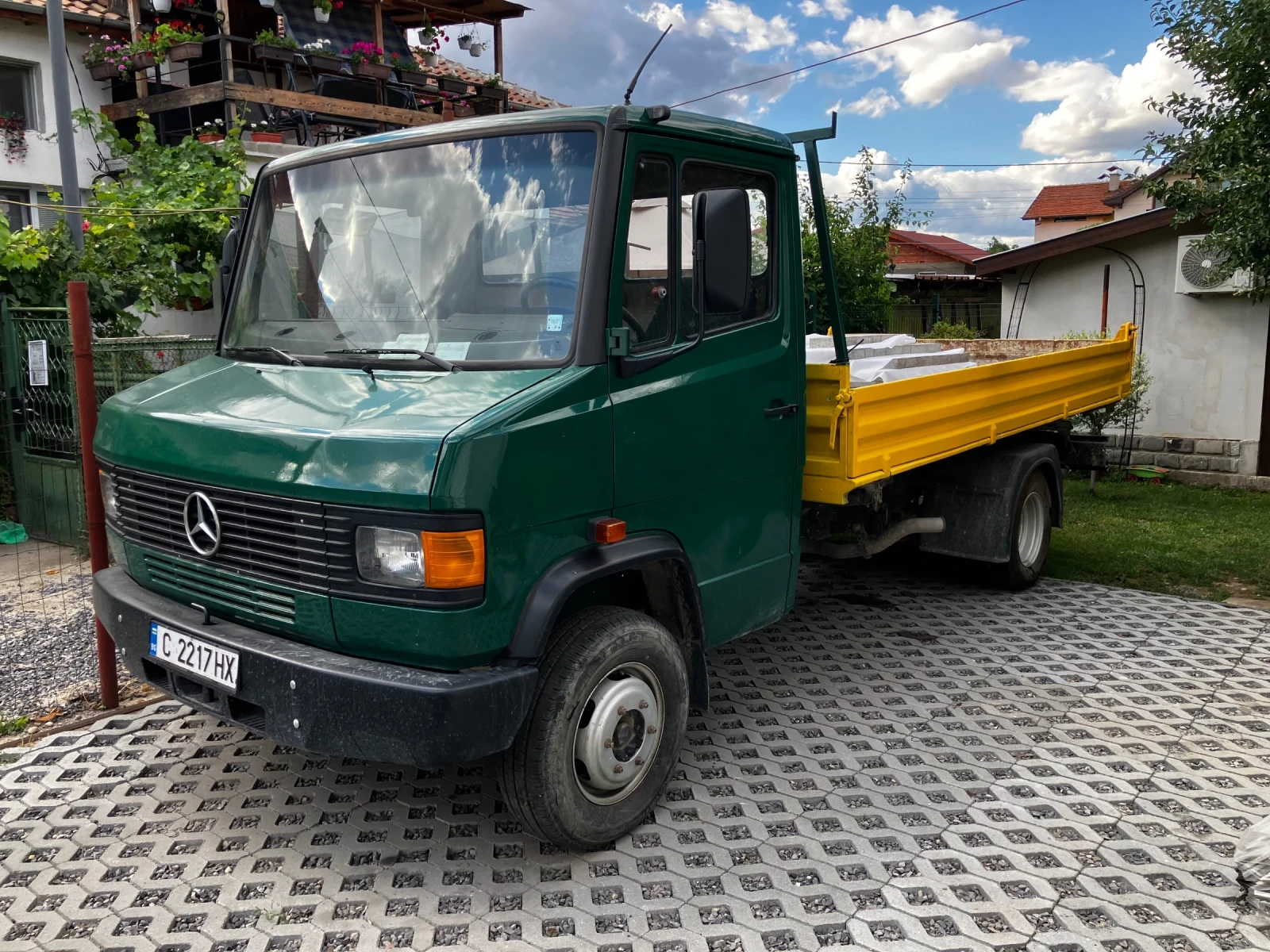 Mercedes-Benz 709 Тристранен самосвал