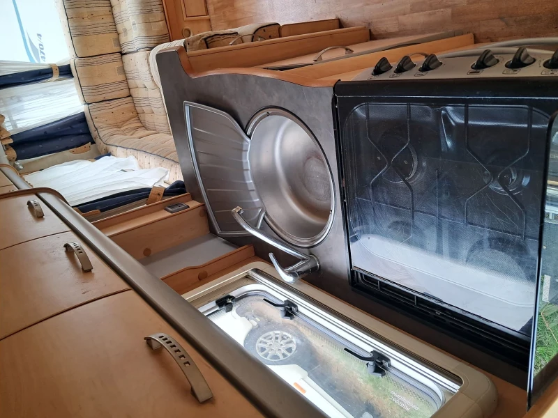 Каравана Други Sterling , снимка 10 - Каравани и кемпери - 52810817