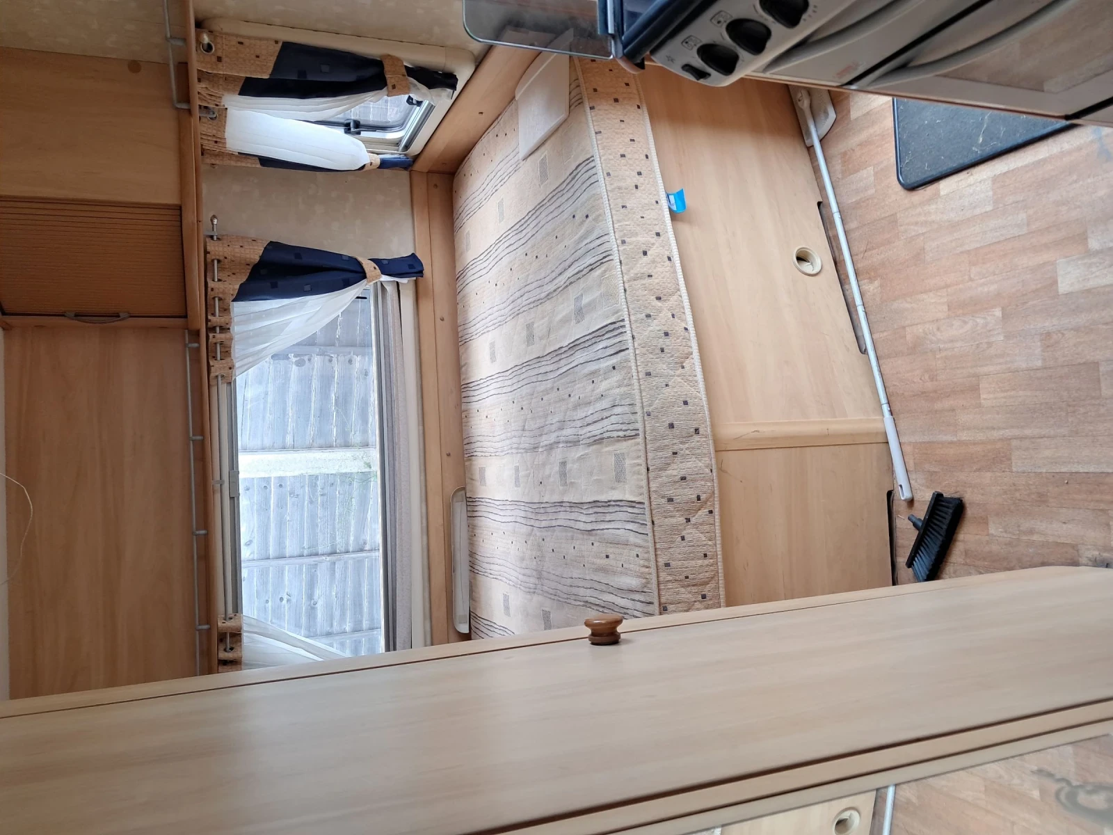  Sterling  | Mobile.bg   11