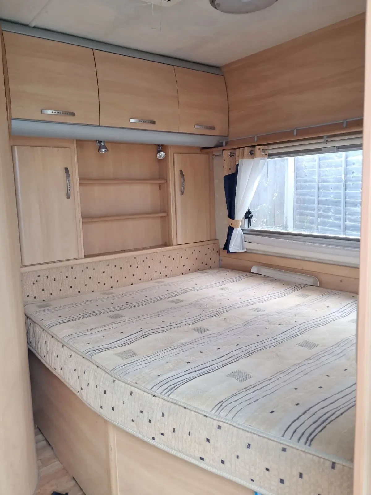 �������� Sterling  | Mobile.bg � ����������� 12