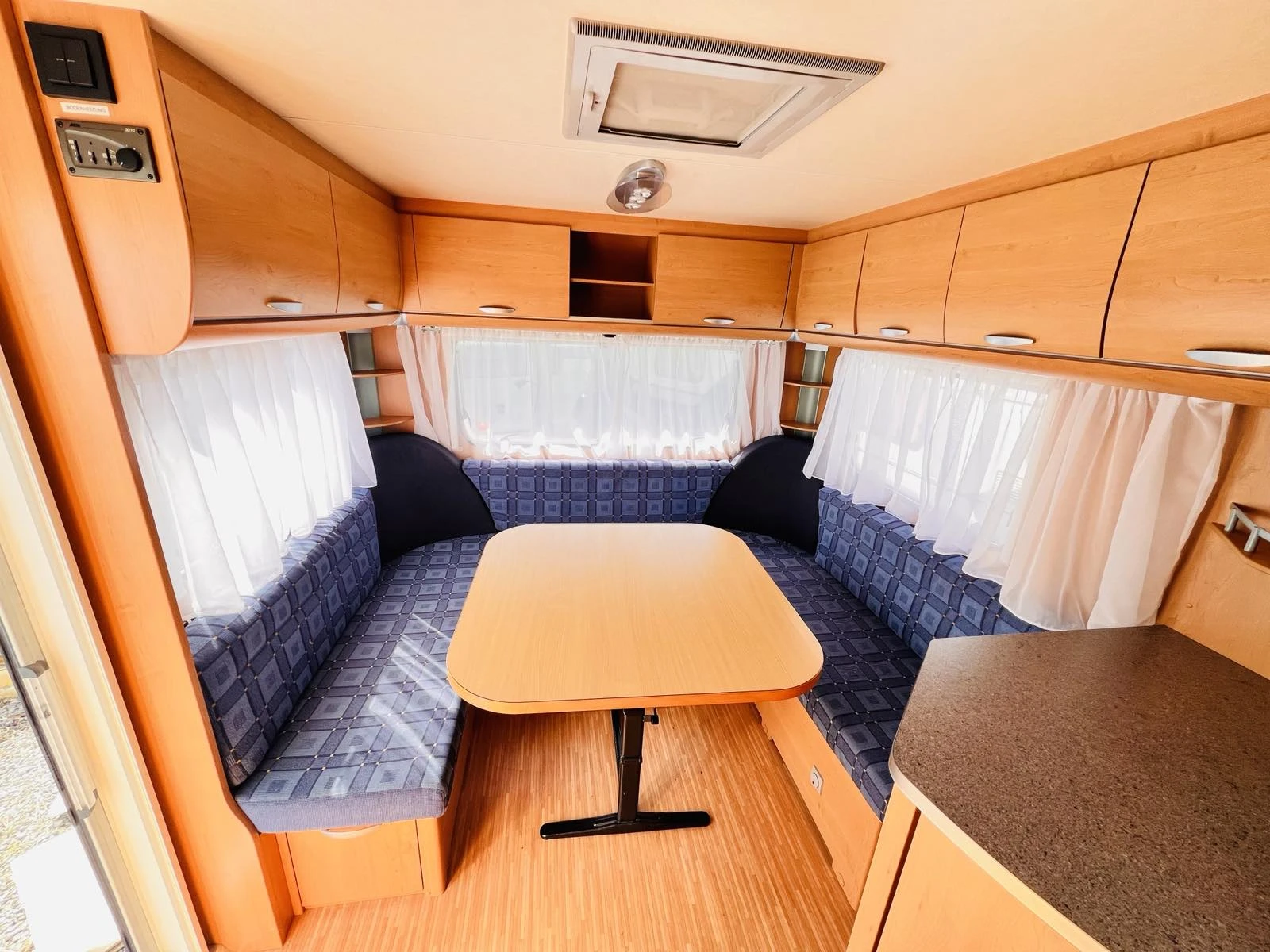 Каравана Knaus 750, снимка 6 - Каравани и кемпери - 53838183