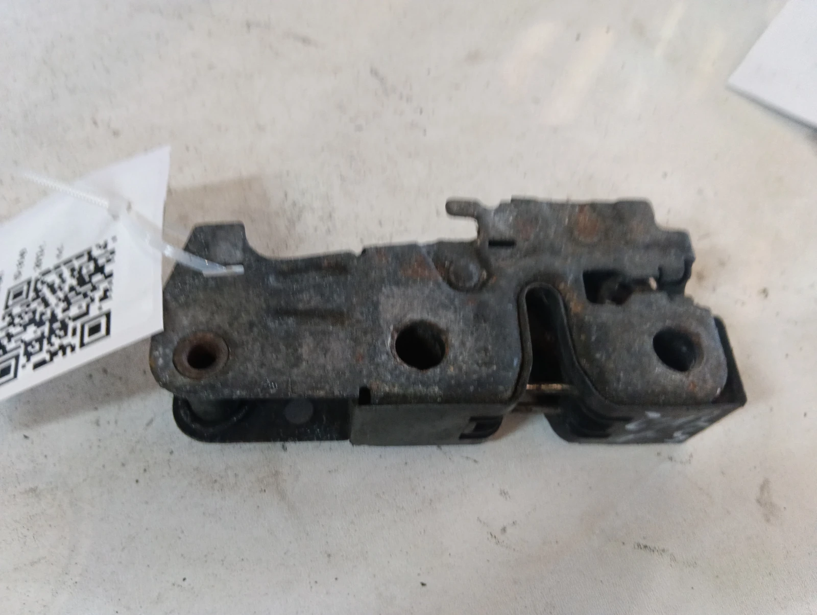 брава преден капак 7n1823509a VW Sharan