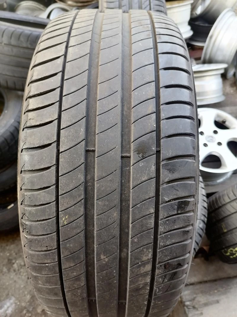 Гуми Летни 245/45R18, снимка 1 - Гуми и джанти - 31528419