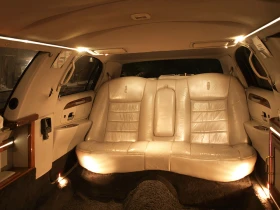 Lincoln Town car 70-inch Stretch Limousine by Royale, снимка 14