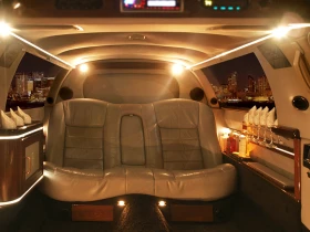 Lincoln Town car 70-inch Stretch Limousine by Royale, снимка 11