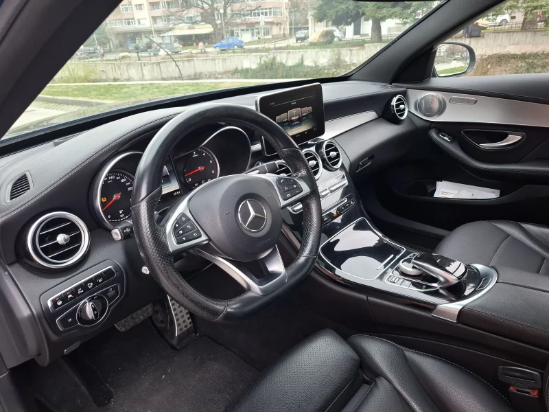 Mercedes-Benz C 250 AMG/Distronic/LED/PANORAMA/360 CAMERA/LEATHER, снимка 11 - Автомобили и джипове - 48242574