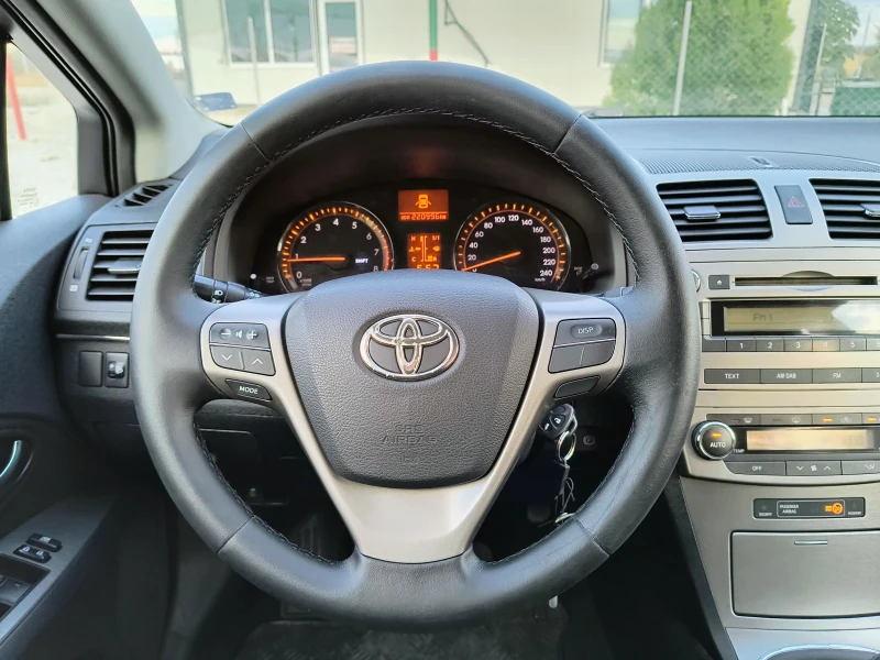 Toyota Avensis 1.6i, снимка 15 - Автомобили и джипове - 47488586