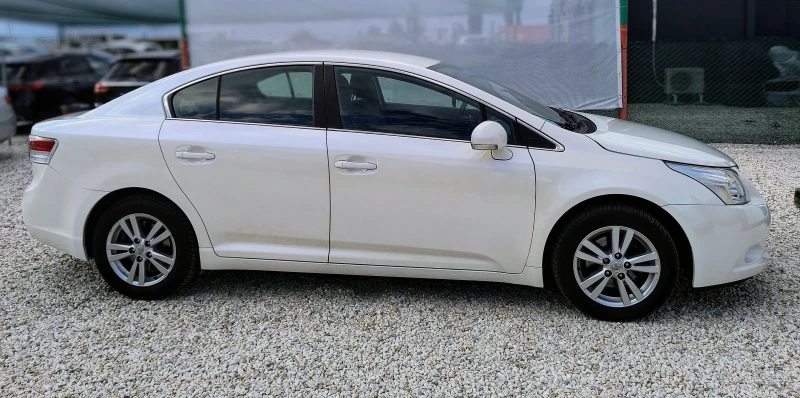 Toyota Avensis 1.6i, снимка 5 - Автомобили и джипове - 47488586