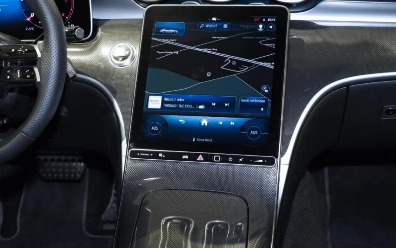 Mercedes-Benz C 220 d/ AMG/ LED/ DISTRONIC/ CAMERA/ KEYLESS/ , снимка 7 - Автомобили и джипове - 50873812