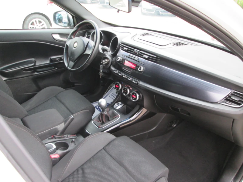 Alfa Romeo Giulietta 1.4I-Сервизна история-НОВА, снимка 16 - Автомобили и джипове - 52064947