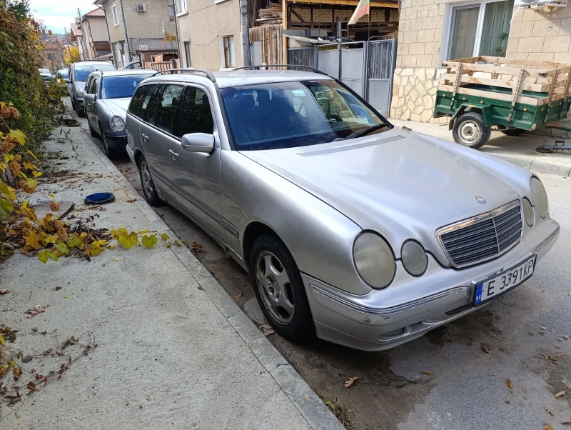 Mercedes-Benz E 240, снимка 2 - Автомобили и джипове - 52323961