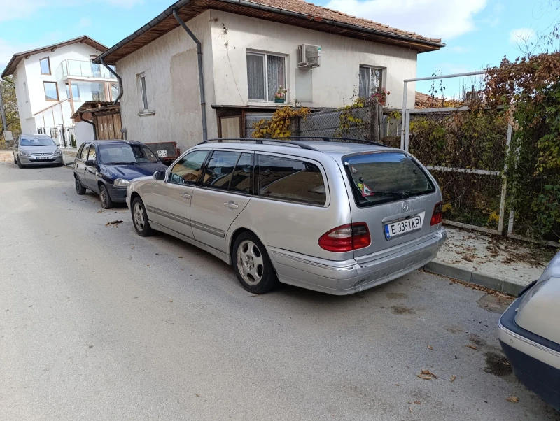 Mercedes-Benz E 240, снимка 3 - Автомобили и джипове - 52323961