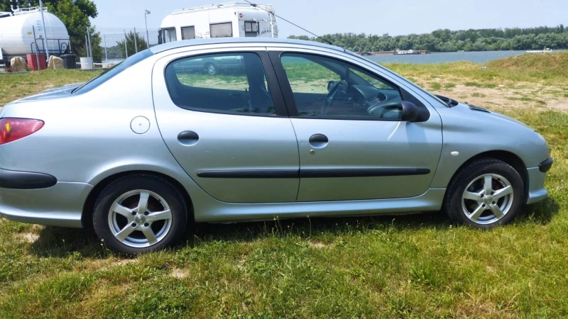 Peugeot 206 Седан, снимка 9 - Автомобили и джипове - 52685244