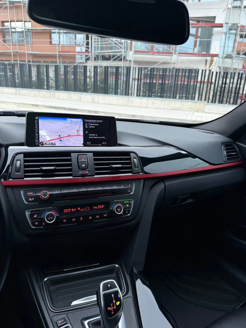 BMW 330 RWD/HUD/M-pack/Обслужена/История, снимка 8 - Автомобили и джипове - 53432738