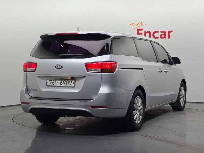 Kia Carnival 11-SEATER DELUXE, снимка 2 - Автомобили и джипове - 55290765