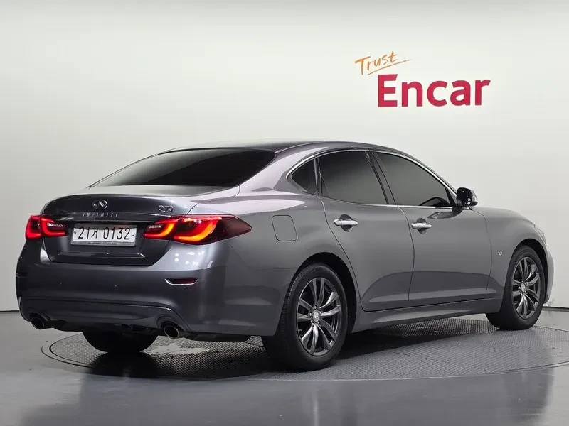 Infiniti Q70 Style 3.7 Бензин, снимка 2 - Автомобили и джипове - 55455853
