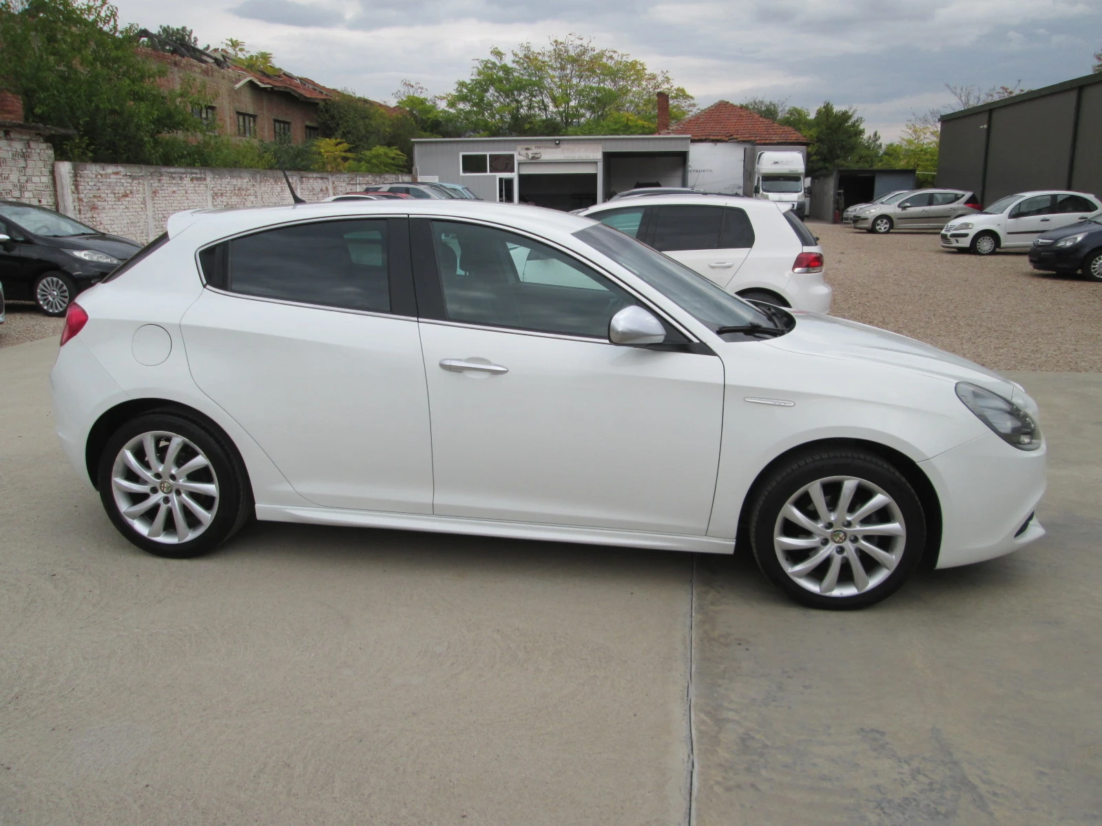 Alfa Romeo Giulietta 1.4I-Сервизна история-НОВА - изображение 3