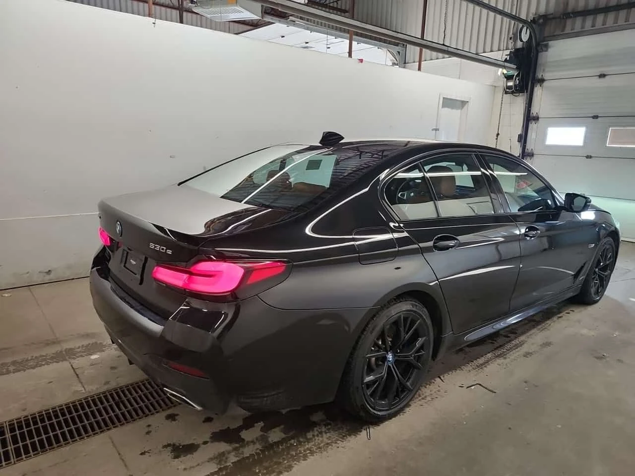 BMW 530E * XDRIVE * CARFAX * PANO * HEAD UP *  - изображение 3