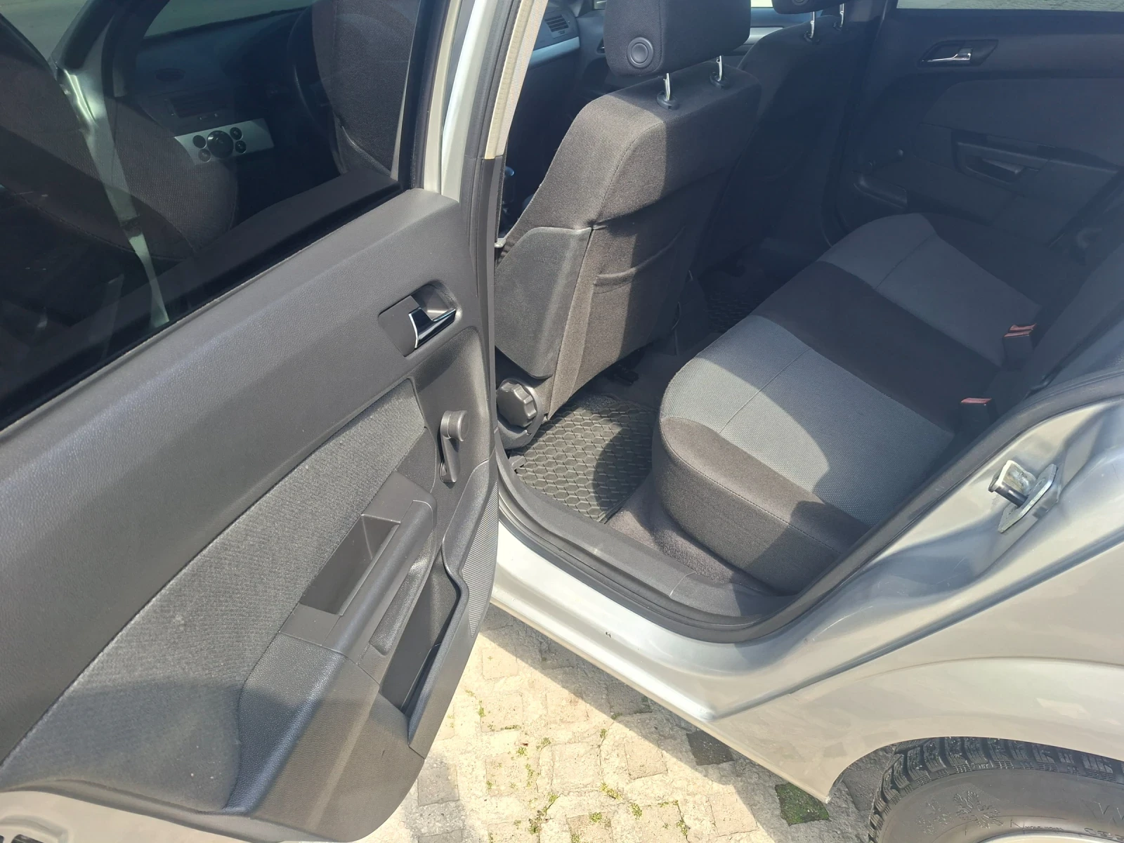 Opel Astra 1.7 CDTI, снимка 11 - Автомобили и джипове - 54174091