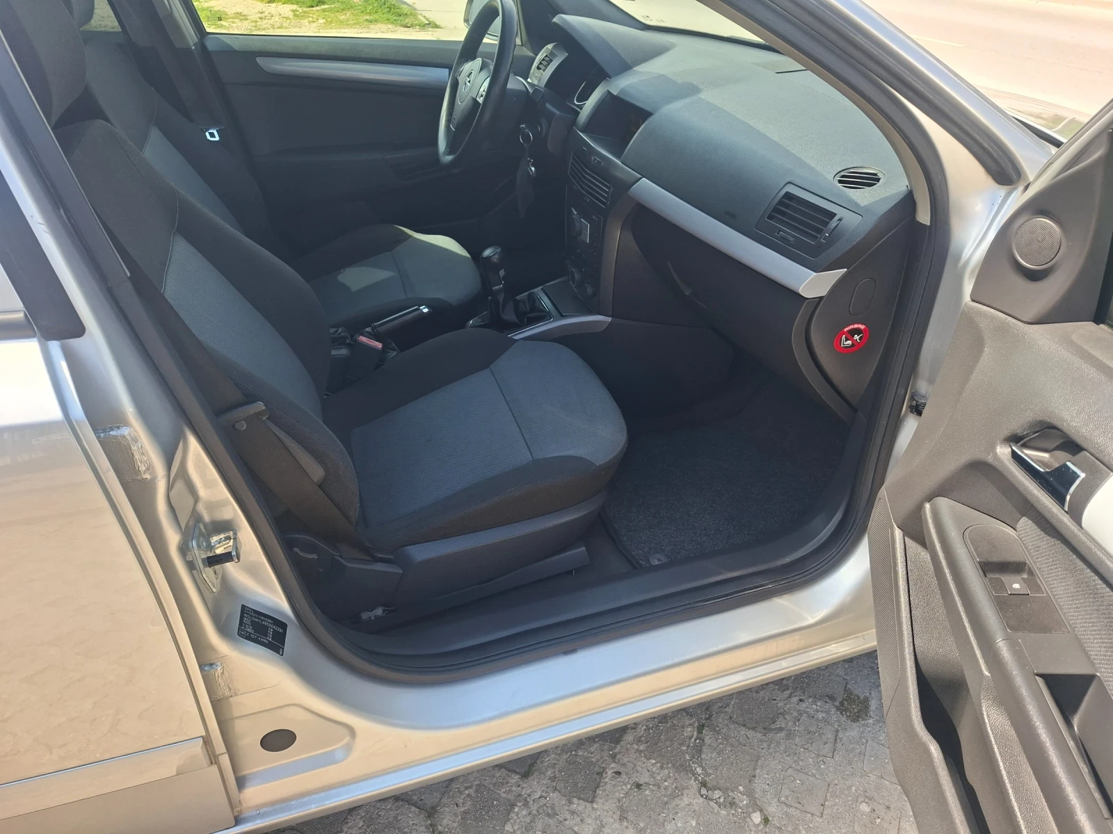 Opel Astra 1.7 CDTI, снимка 17 - Автомобили и джипове - 54174091