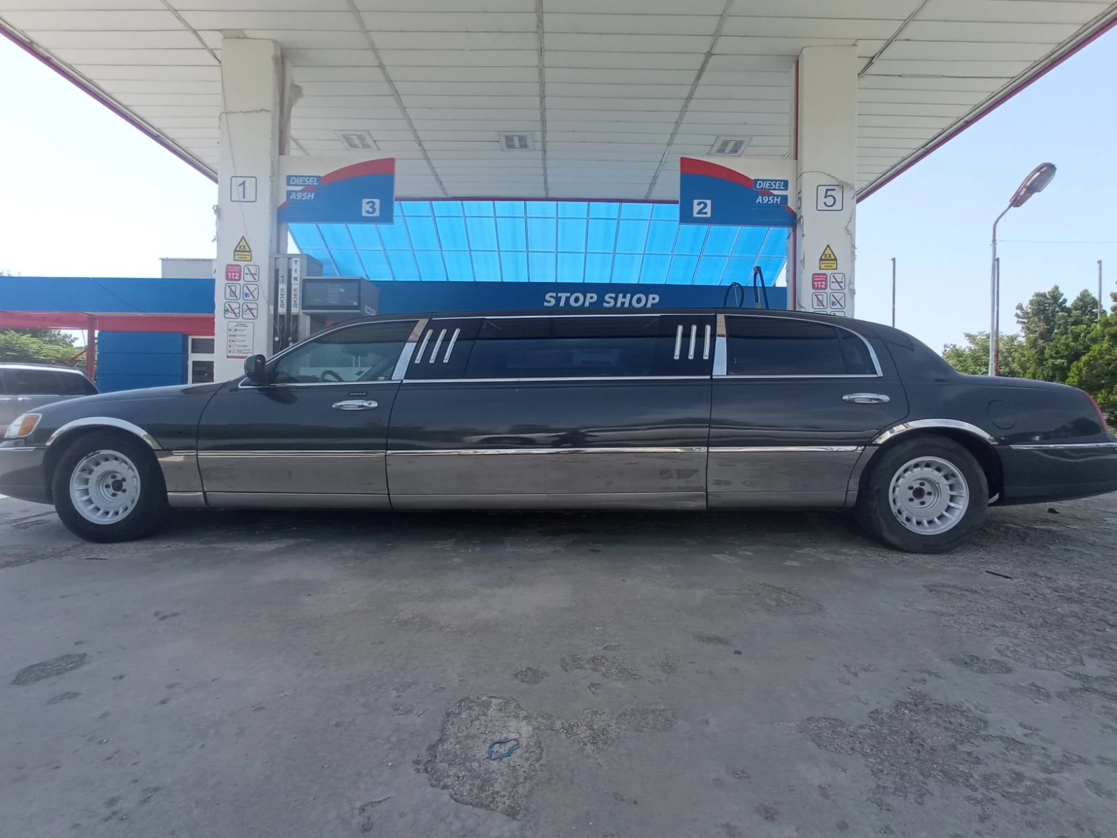 Lincoln Town car 70-inch Stretch Limousine by Royale | Mobile.bg � ����������� 10
