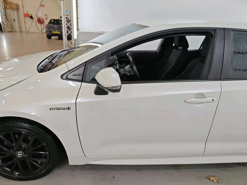 Toyota Corolla 1.8 Business - Hybrid, снимка 16 - Автомобили и джипове - 54205335