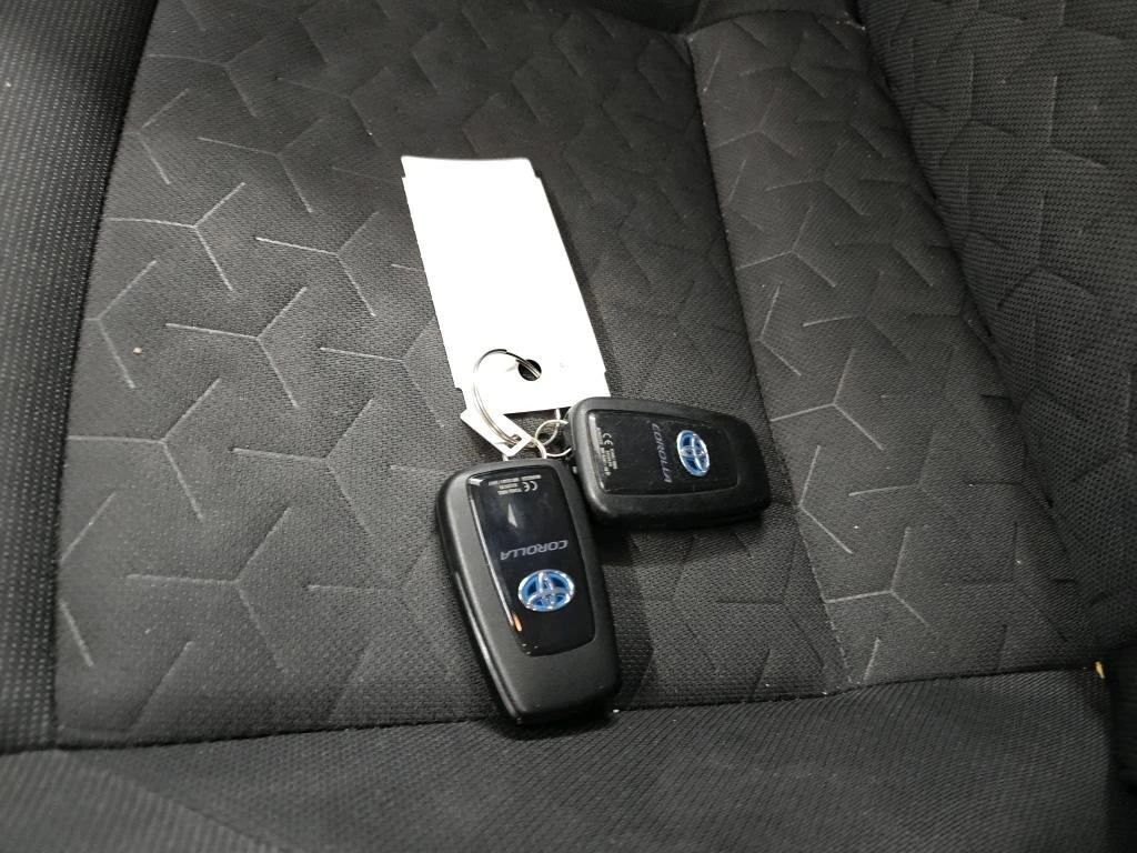 Toyota Corolla 1.8 Business - Hybrid, снимка 12 - Автомобили и джипове - 54205335