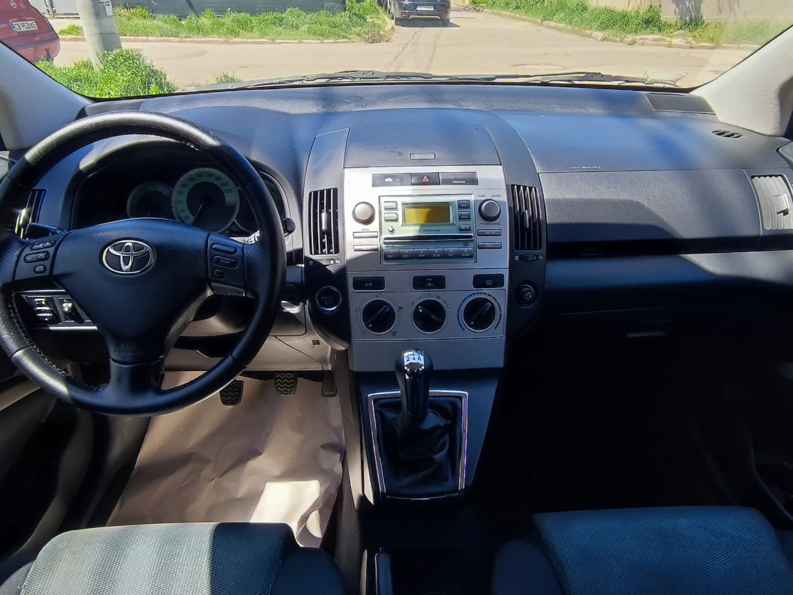 Toyota Corolla verso 2.0 D4D-116kc-ИТАЛИЯ, снимка 9 - Автомобили и джипове - 54341076