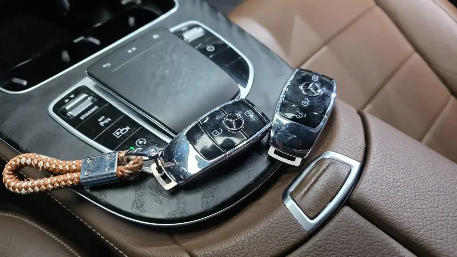 Mercedes-Benz E 350 4MATIC* ПОДГРЕВ* ОБДУХВАНЕ* LANE* ASSIST* МЪРТВА* , снимка 10 - Автомобили и джипове - 54423126