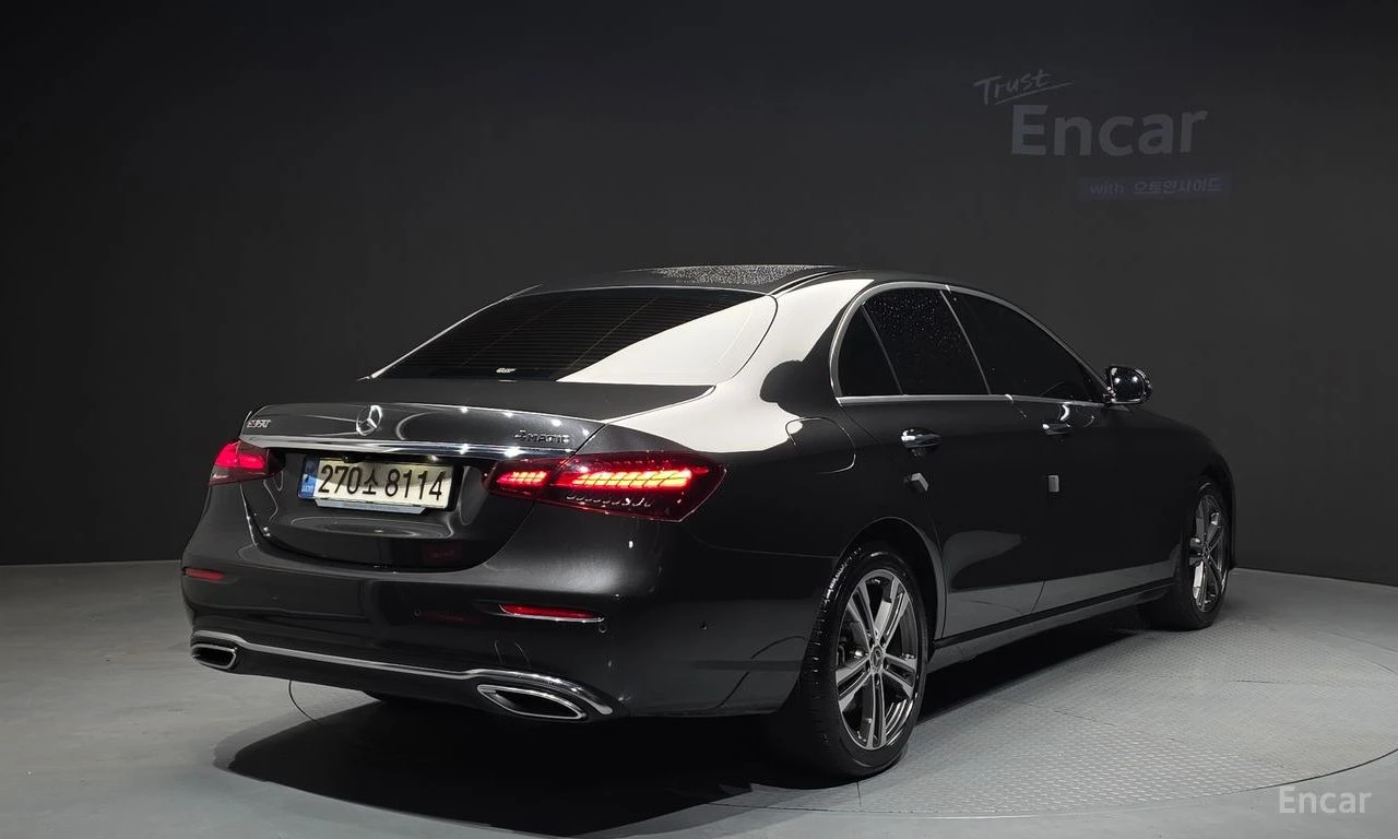 Mercedes-Benz E 350 4MATIC* ПОДГРЕВ* ОБДУХВАНЕ* LANE* ASSIST* МЪРТВА* , снимка 2 - Автомобили и джипове - 54423126