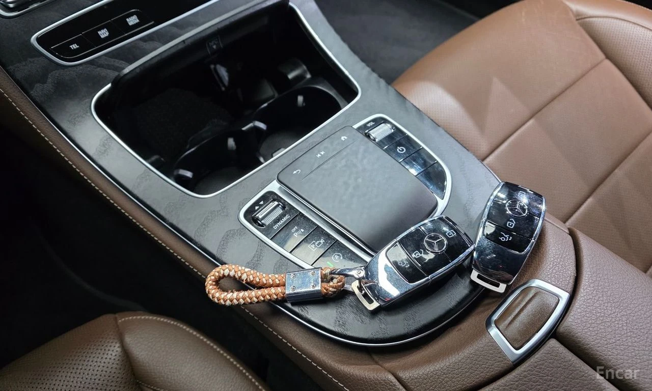 Mercedes-Benz E 350 4MATIC* ПОДГРЕВ* ОБДУХВАНЕ* LANE* ASSIST* МЪРТВА* , снимка 9 - Автомобили и джипове - 54423126
