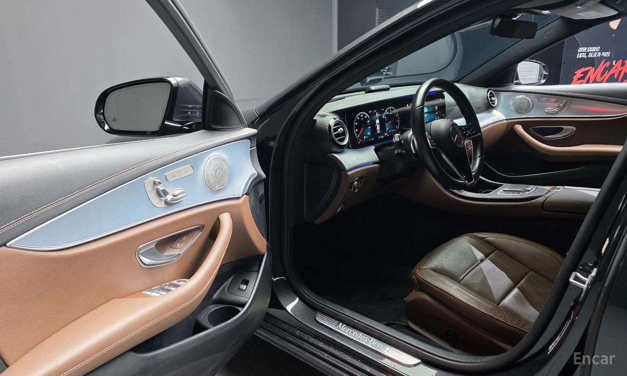 Mercedes-Benz E 350 4MATIC* ПОДГРЕВ* ОБДУХВАНЕ* LANE* ASSIST* МЪРТВА* , снимка 5 - Автомобили и джипове - 54423126