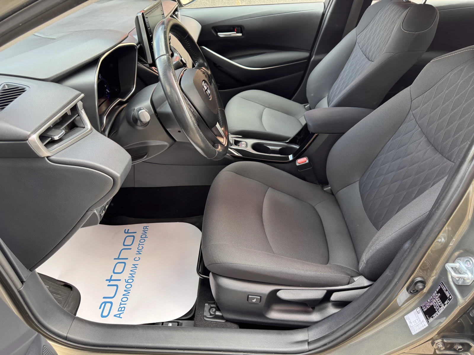 Toyota Corolla EXECUTIVE/1.8 HYBRID/122к.с./е-CVT/ГАРАНЦИЯ, снимка 8 - Автомобили и джипове - 54741539