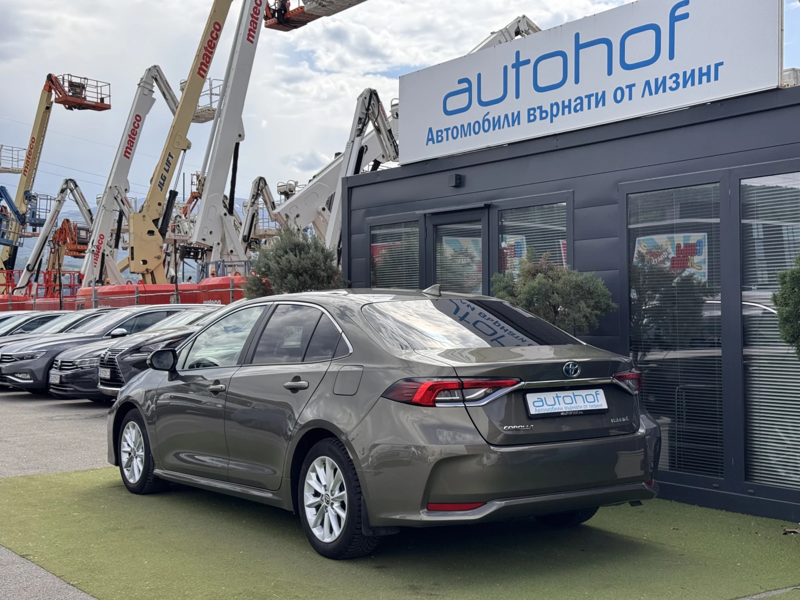 Toyota Corolla EXECUTIVE/1.8 HYBRID/122к.с./е-CVT/ГАРАНЦИЯ, снимка 3 - Автомобили и джипове - 54741539