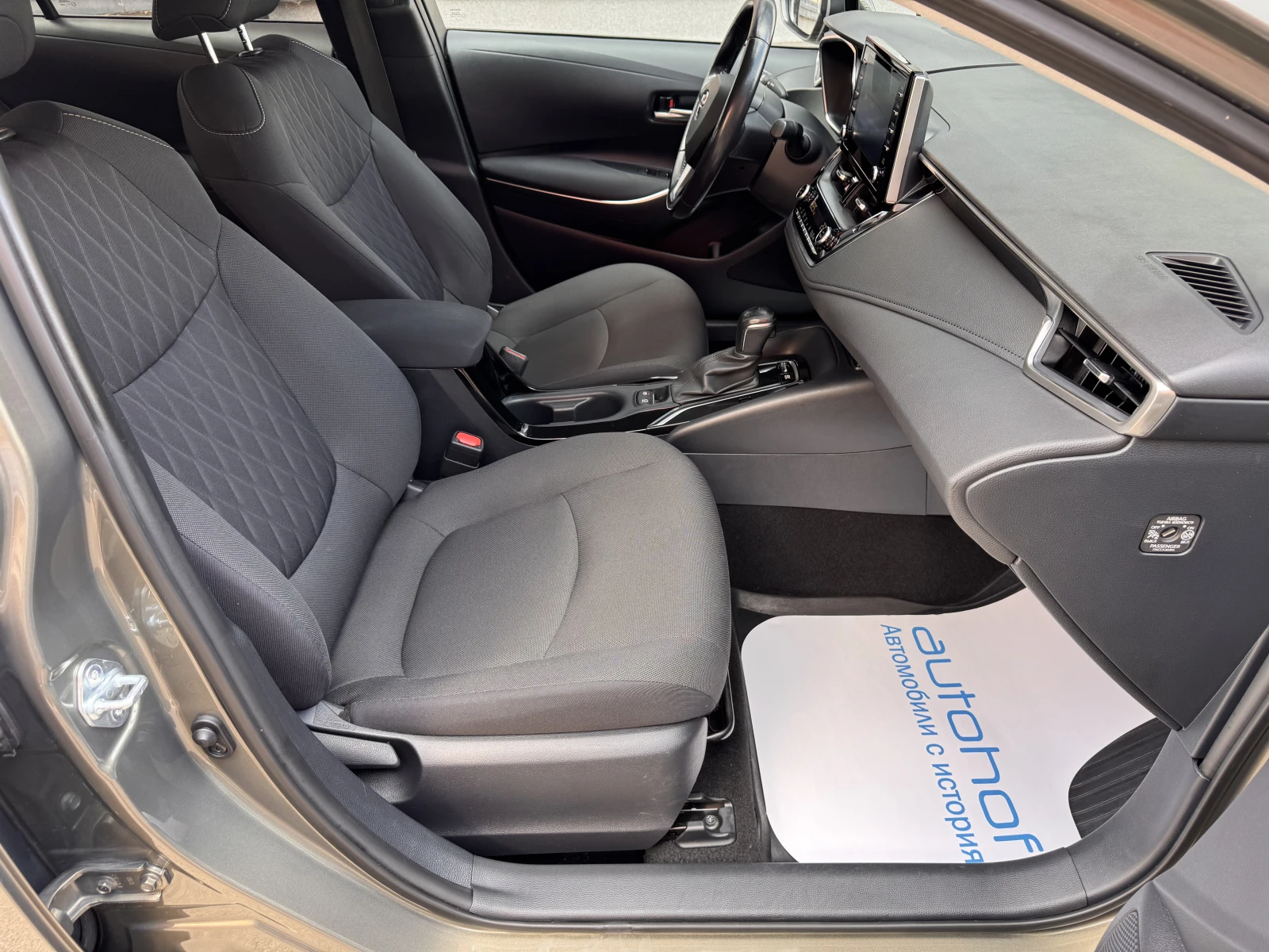 Toyota Corolla EXECUTIVE/1.8 HYBRID/122к.с./е-CVT/ГАРАНЦИЯ, снимка 9 - Автомобили и джипове - 54741539