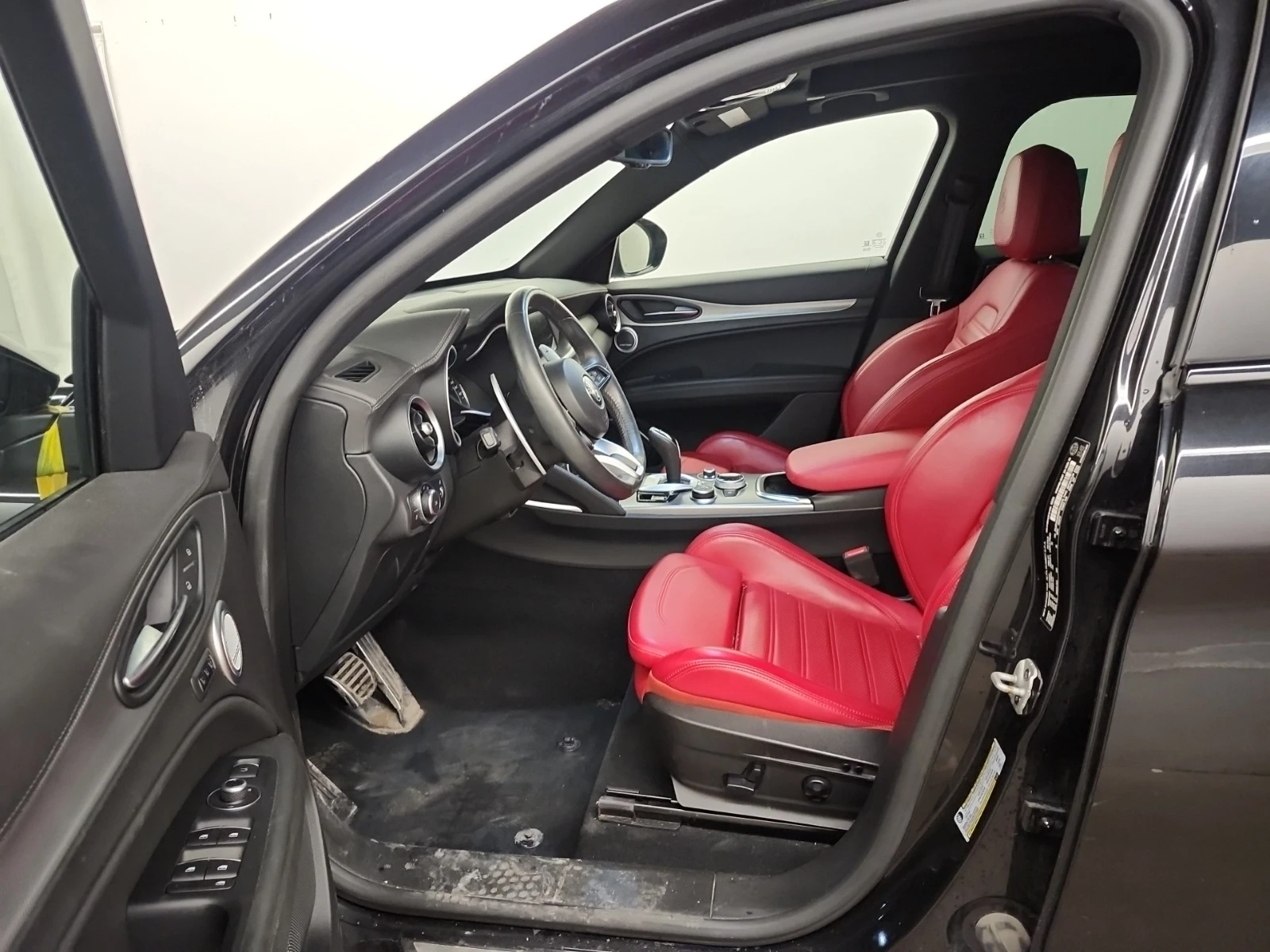 Alfa Romeo Giulia Veloce/AWD/H&K/Pano/Distronic/Red Interior | Mobile.bg � ����������� 9