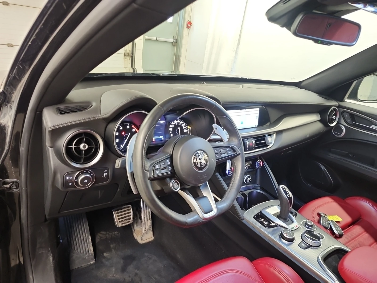 Alfa Romeo Giulia Veloce/AWD/H&K/Pano/Distronic/Red Interior | Mobile.bg � ����������� 13