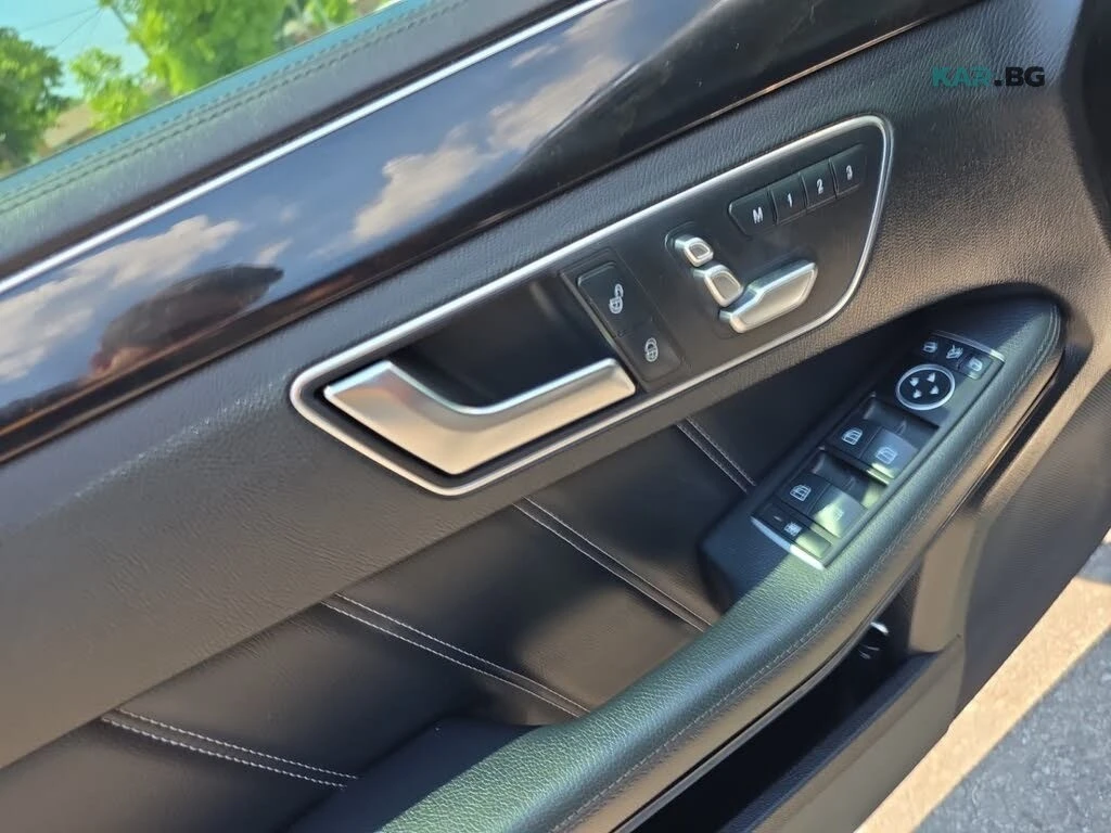 Mercedes-Benz E 400 * 4MATIC* АвтоКредит * (ЦЕНА ДО БГ), снимка 15 - Автомобили и джипове - 55123729